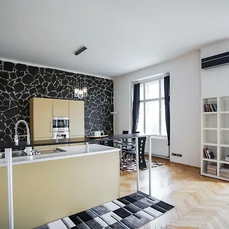 Rhapsody Apartment *