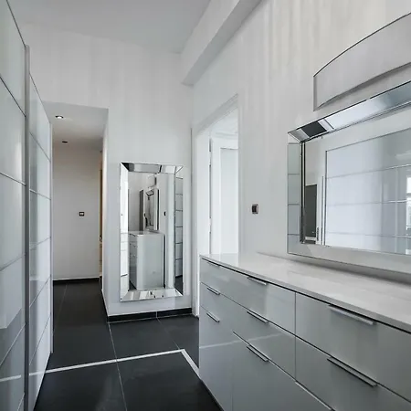 Rhapsody Apartment *